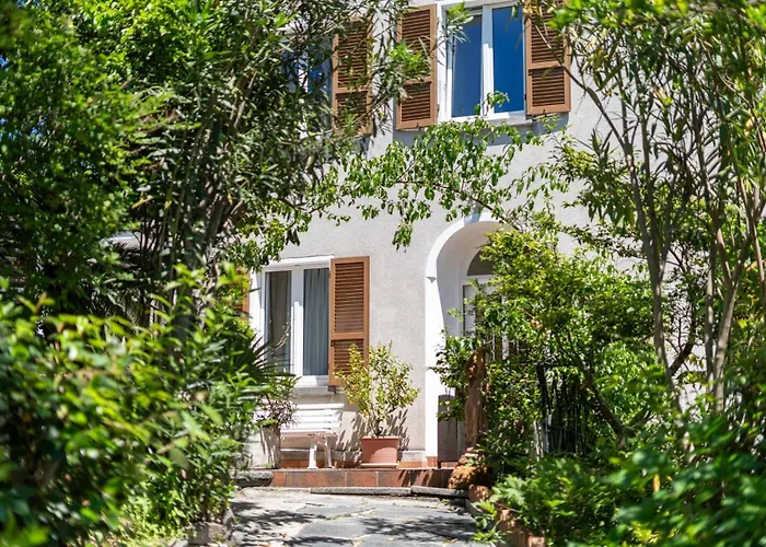 Hotel Am Easy Stay By La Perla
