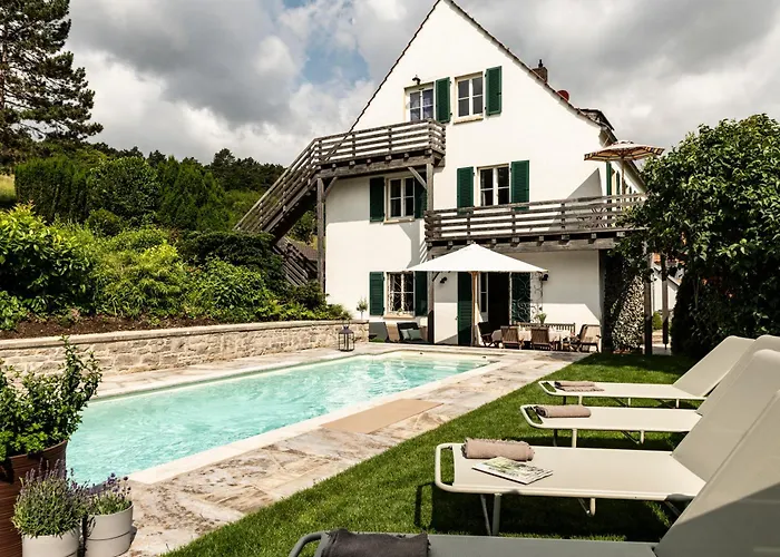Exklusives In Top Lage Mit Pool