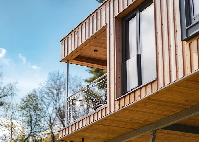 Private Villa: Baumwipfel-Resort Lug ins Land