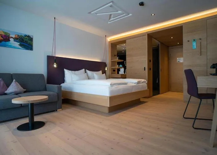 Wellness und Brunch Hotel MorgenZeit beheizter Naturteich Genuss Frühstück bis 13 Uhr Hochkönig Sommercard