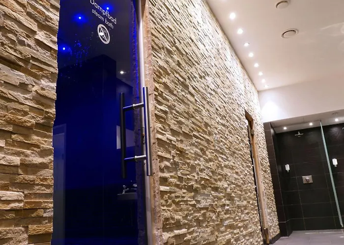 Hotel nahe College: Best Western Premier Central Hotel Leonhard