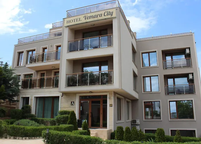 Vemara City Boutique -Free Parking