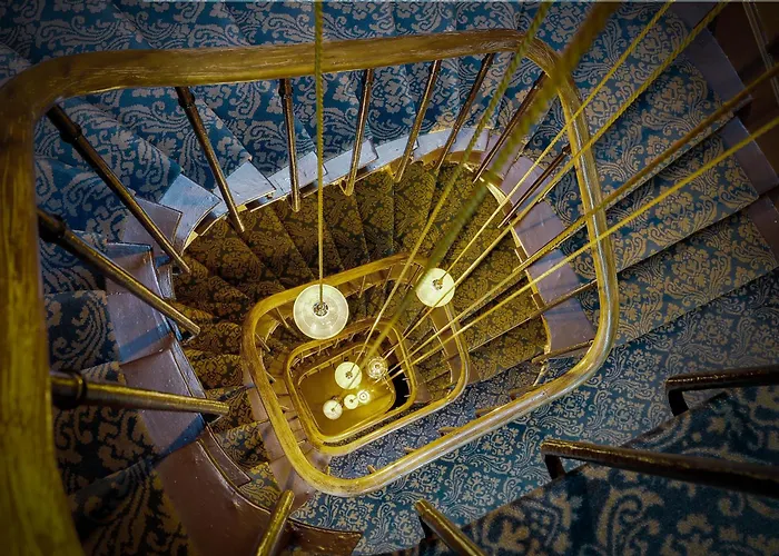 Resort: Hotel Verneuil Saint Germain