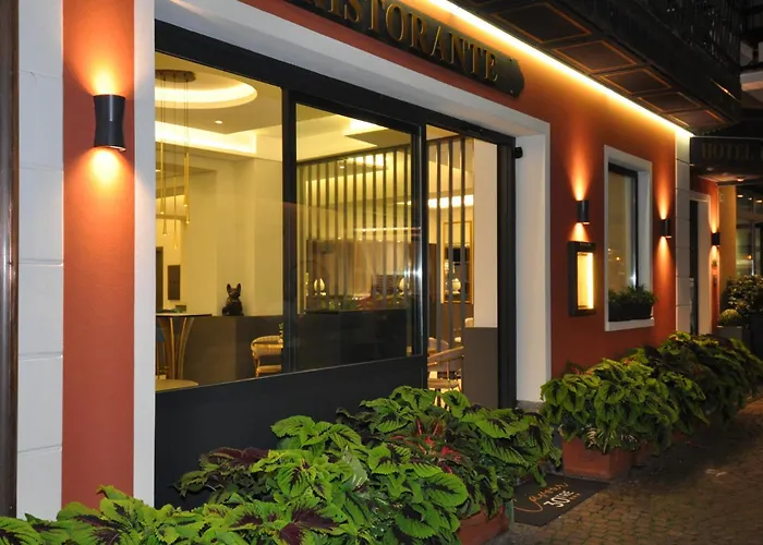Cavour 30TRE - Hotel Moderno