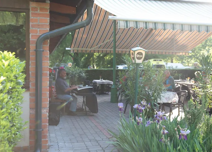 Hotel Am Castrum Camping & Pension