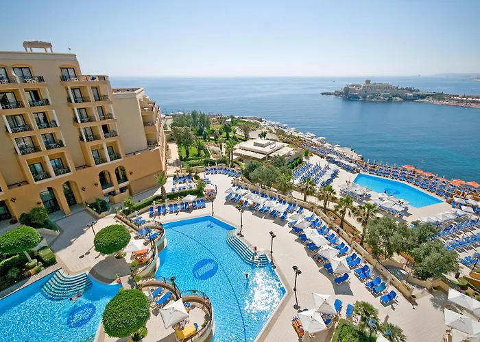 Jacuzzi-Hotel: Corinthia St George'S Bay