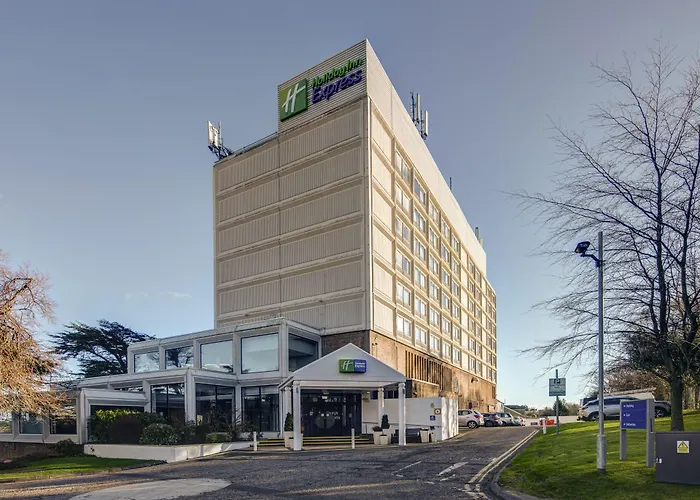  Holiday Inn Express Edinburgh City West By Ihg