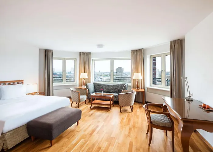 Hotel mit Pool: Lindner Hotel Frankfurt Main Plaza, Part Of Jdv By Hyatt