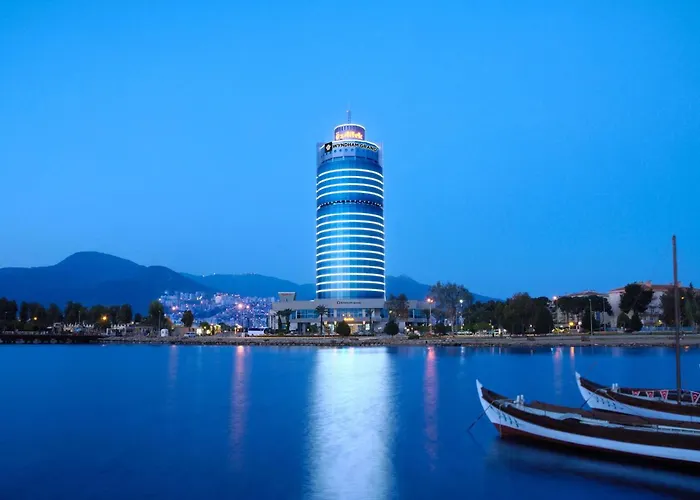 Strandhotel: Wyndham Grand Izmir Ozdilek Thermal & Spa