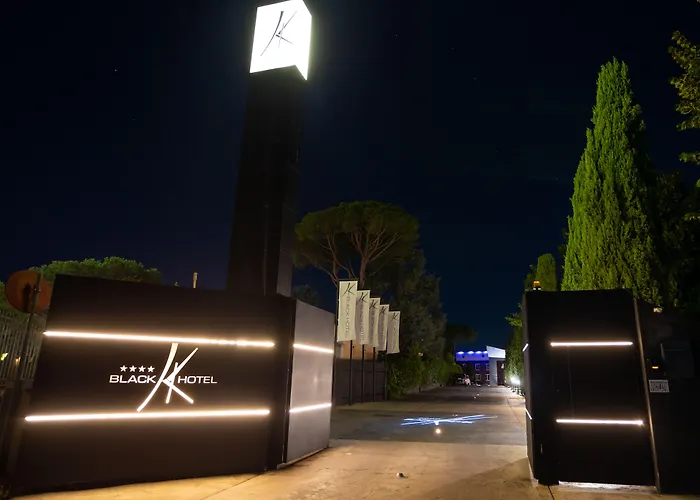 Hotel mit Pool: Black Hotel