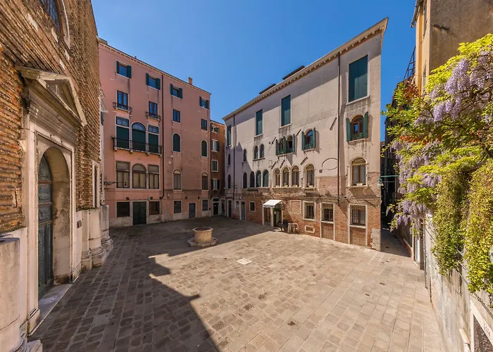 Zentrales Hotel: La Locandiera