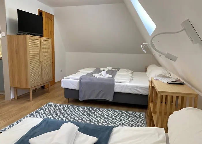 Hotel Am Castrum Camping & Pension