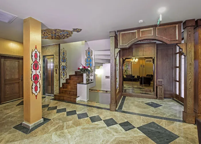 Hotel nahe College: Perapolis Hotel