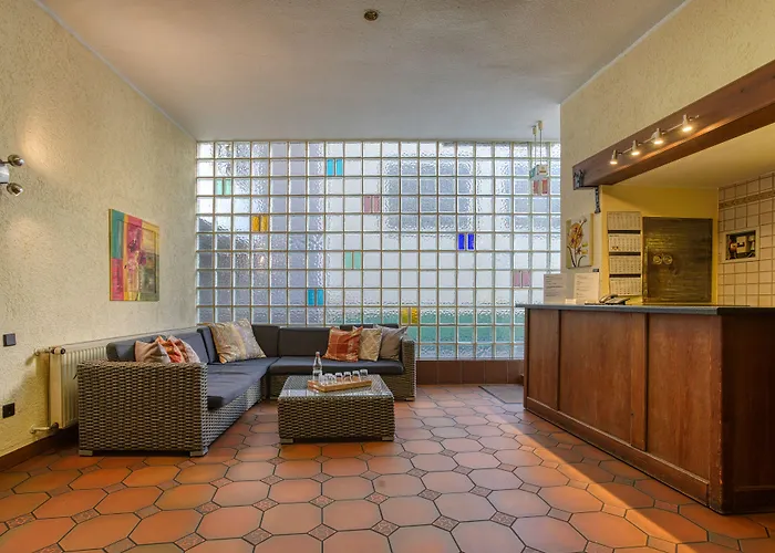 Hotel: FF&E Hotel Carlton
