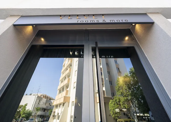 Pension Guide Velvet Rooms & More