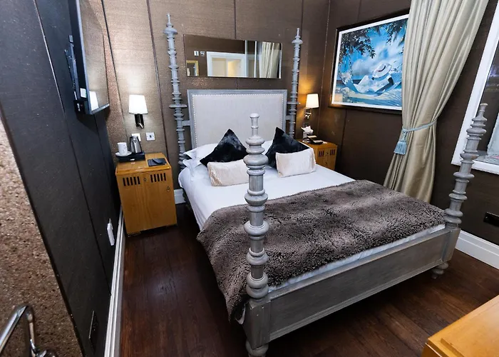 Karma Sanctum Soho Hotel