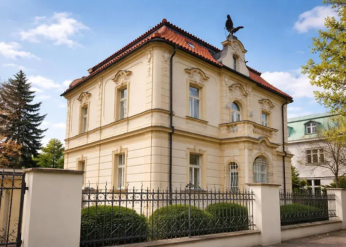 Residence Dykova - Former Jana, Domov Mladeze