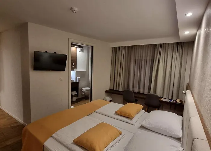 Hotel Emonec