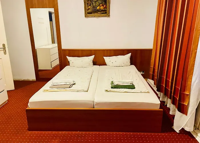 Hotel nahe Flughafen: Pension De Lux Augsburg
