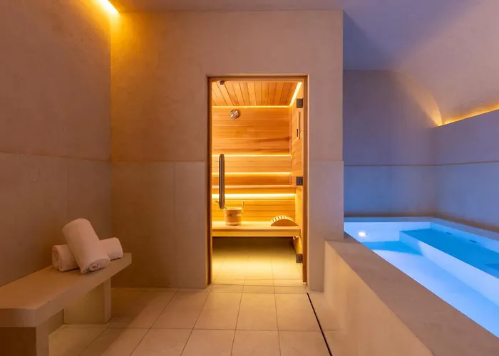 Almarine Eiffel Hotel&Spa by Malone