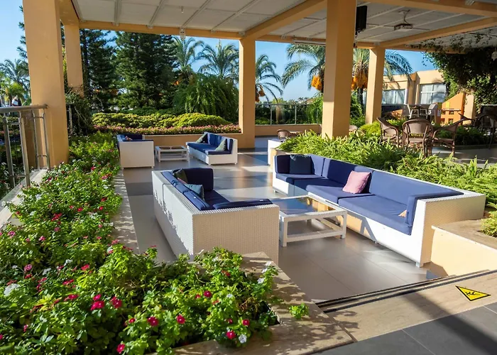 Hotel mit Tennis: Holiday Village Türkiye