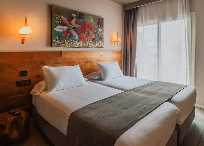 Hotel: Tarifa Lances By Qhotels