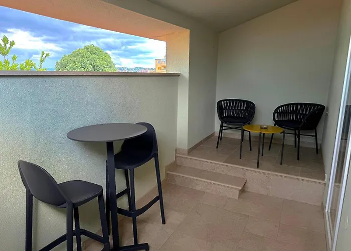 Ferienvermietung: Arena Prestige Rooms