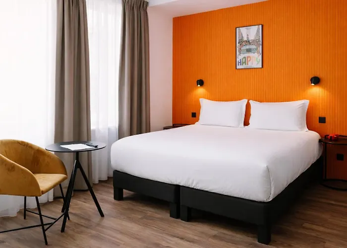 Clapclap Hotel, Food & Bar