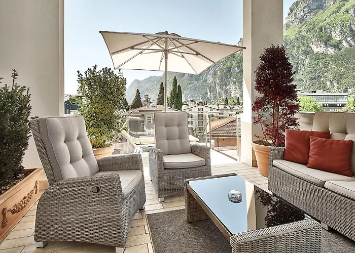 Kristal Palace - Tonelli s - Adult Friendly