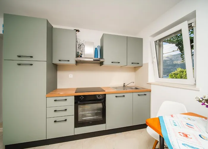 Apartment And Rooms Jurisic