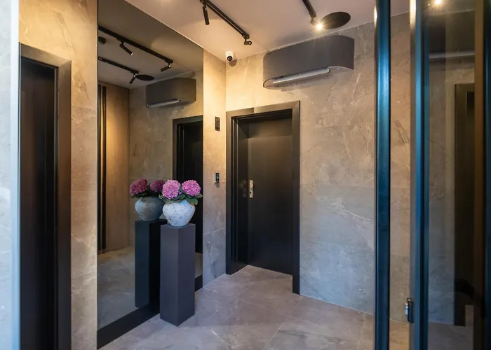 Pension Guide Velvet Rooms & More