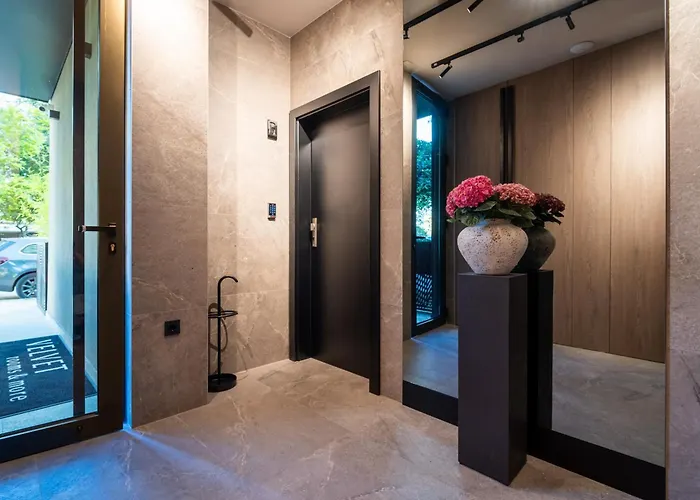 Pension Guide Velvet Rooms & More