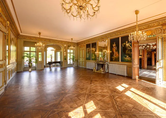 Chateau De Pourtales
