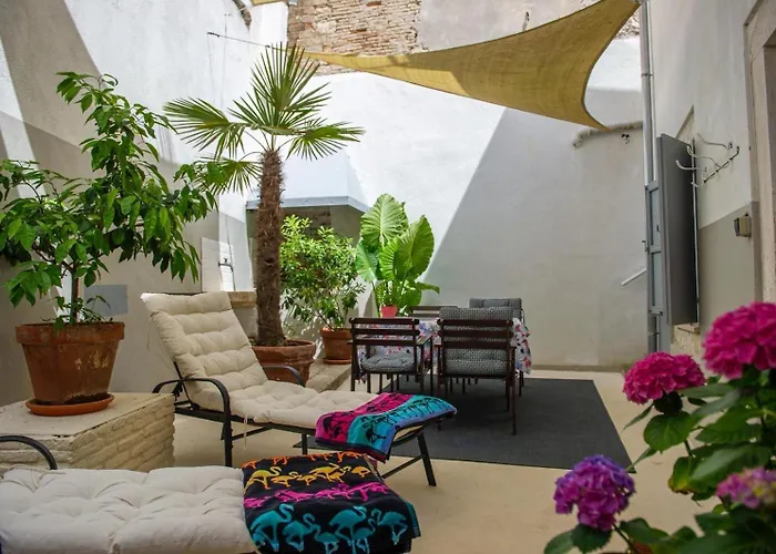 Apartments & Rooms Carera 6