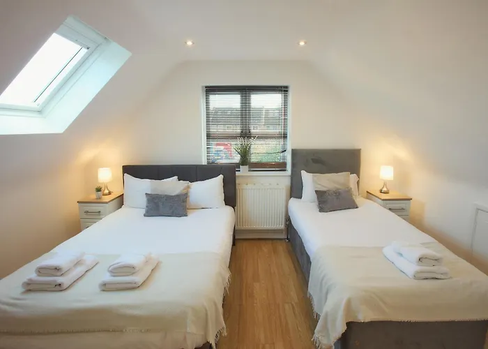  Large 4-Bed House For Up To 7 Guests W 2X Parking