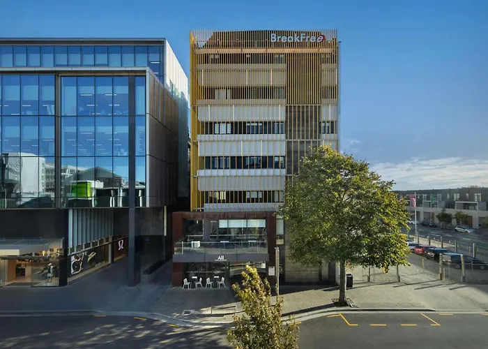 Breakfree On Cashel, An Accor