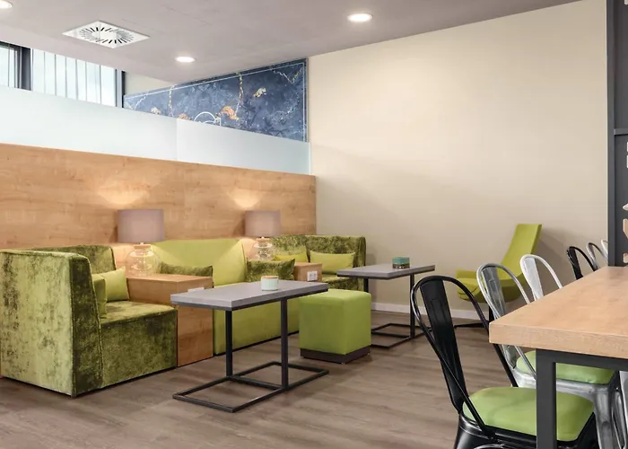 Super 8 by Wyndham Oberhausen am Centro