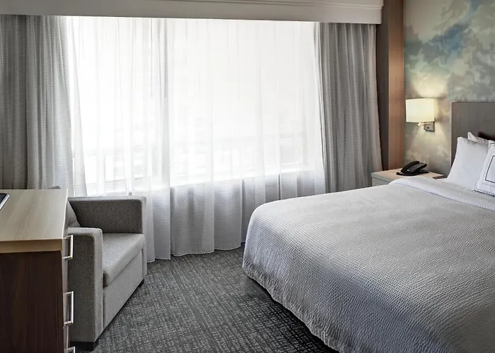 Courtyard By Marriott Toronto Downtown