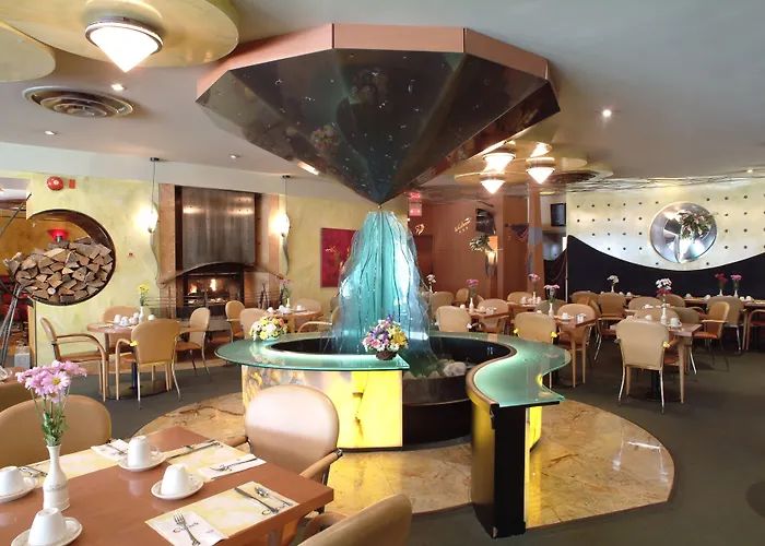 Holiday Inn Niagara Falls-By The Falls By Ihg