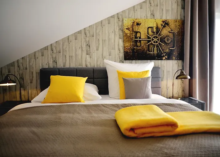 R&J Hotel
