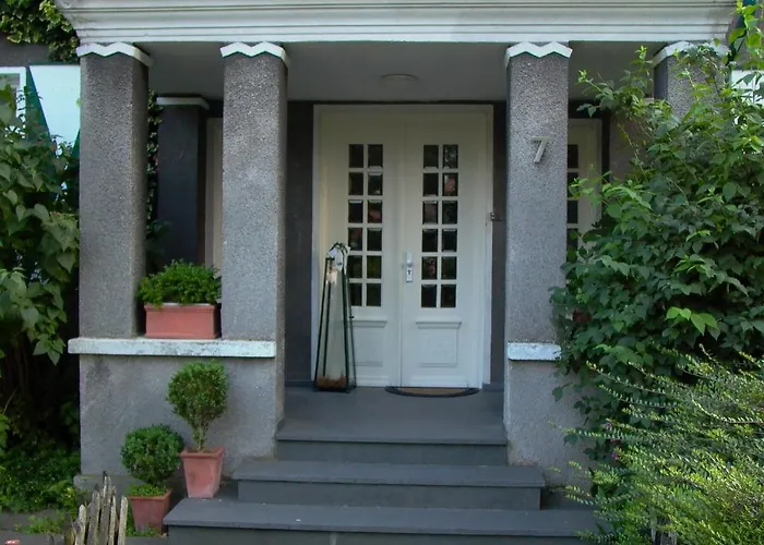Gästehaus: Altes Landhaus am Park (Bed&Breakfast)