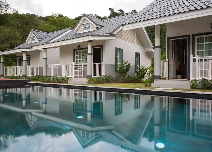 Suksompong Resort