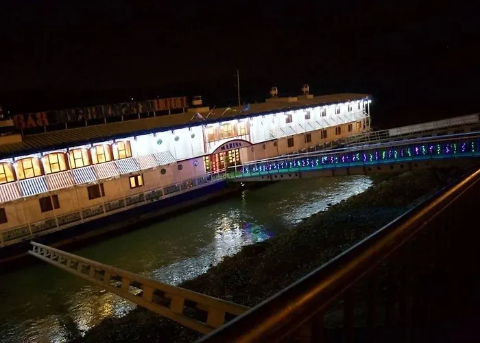 Botel Marina