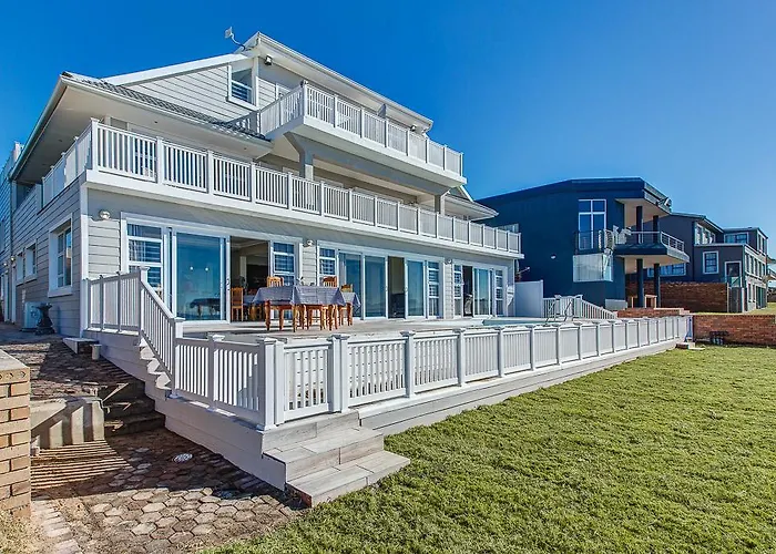Marine Manor