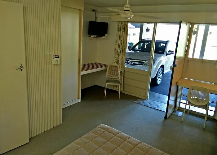 Cairns Motor Inn