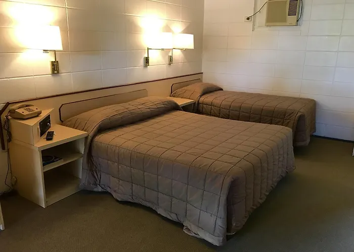 Cairns Motor Inn