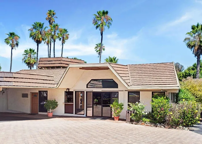 Motels Super 8 By Wyndham Long Beach