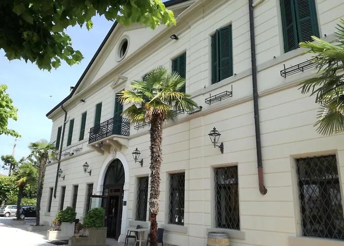 Hotel mit Pool: Hotel Dogana