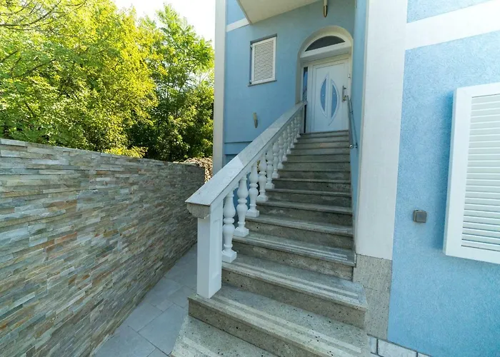 Hotel nahe College: Villa Blue