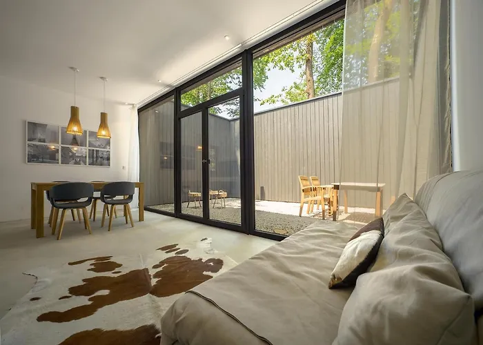 Haustierfreundliches Hotel: Architektur Ferienhaus Eifel SUITE17